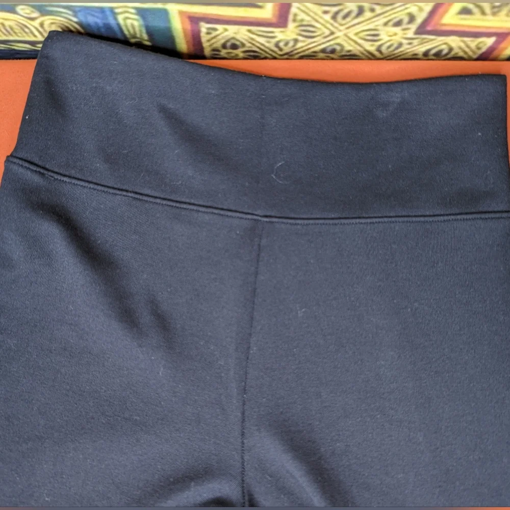 Assets by SPANX Black Leggings Size Medium - Picture 4 of 5